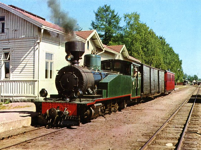 HKR5 museojunan kanssa Forssan asemalla 1970-luvun alussa